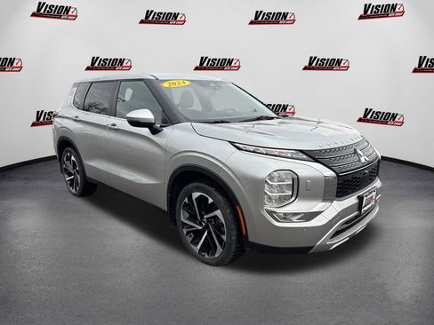 Used 2024 Mitsubishi Outlander SE image 3