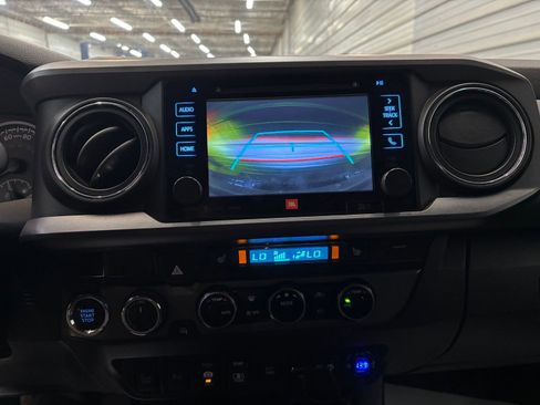 Used 2017 Toyota Tacoma TRD Off-Road image 19