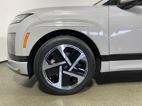 New 2026 Hyundai Ioniq 9 Calligraphy image 11