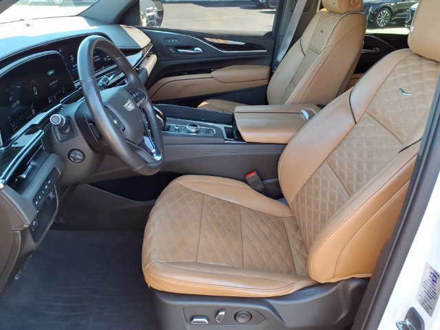 Used 2023 Cadillac Escalade Premium Luxury w/ LPO, Illumination Package AWD/4WD image 5