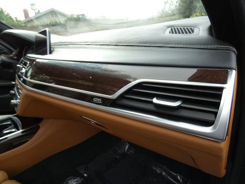 Used 2016 BMW 750i xDrive image 36