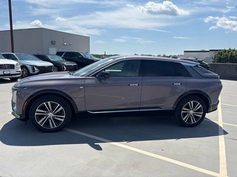 Certified 2024 Cadillac Lyriq Luxury AWD/4WD image 2