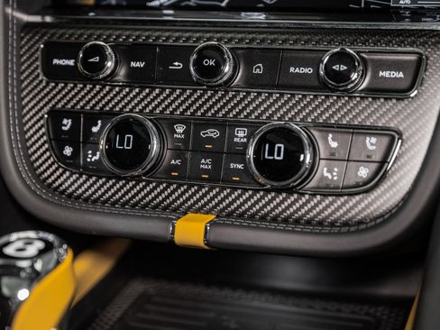 Used 2025 Bentley Bentayga image 48