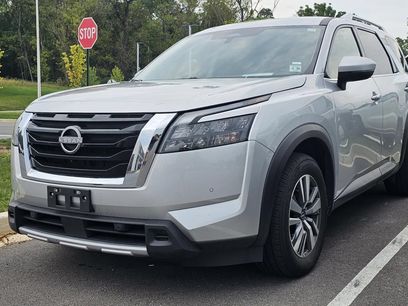 Used 2025 Nissan Pathfinder SL