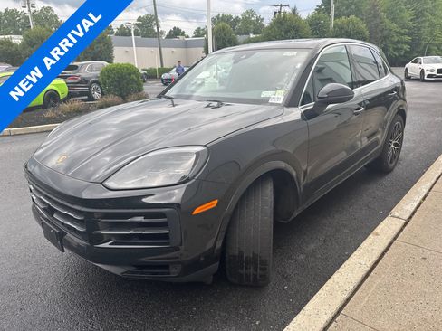 Used 2025 Porsche Cayenne AWD/4WD image 5