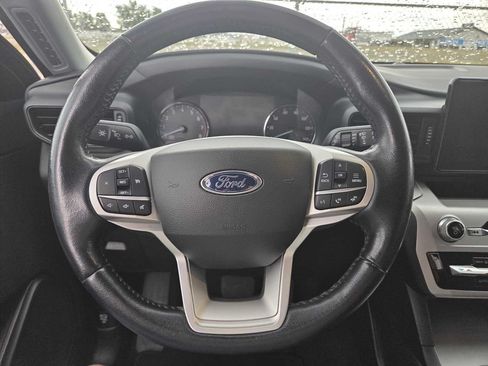 Used 2022 Ford Explorer XLT AWD/4WD image 12