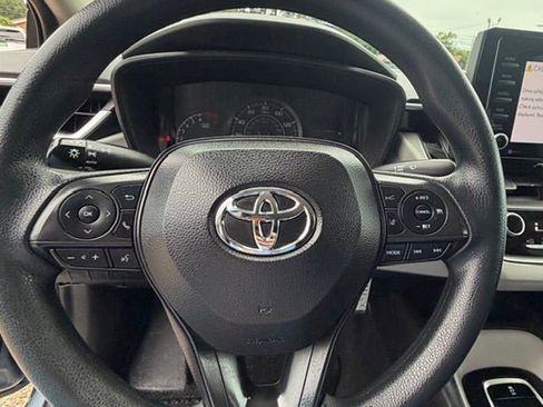 Used 2022 Toyota Corolla L FWD image 9