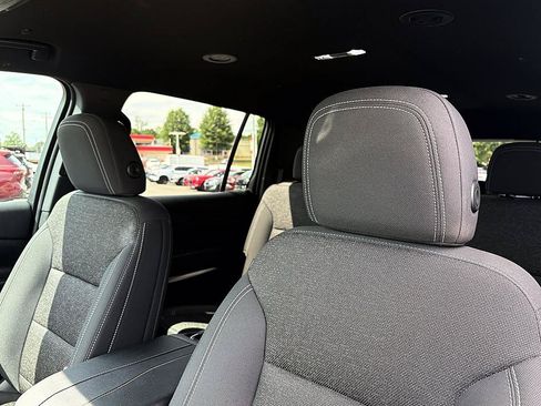 Used 2025 Chevrolet Traverse LT w/ Driver Confidence Package FWD image 19