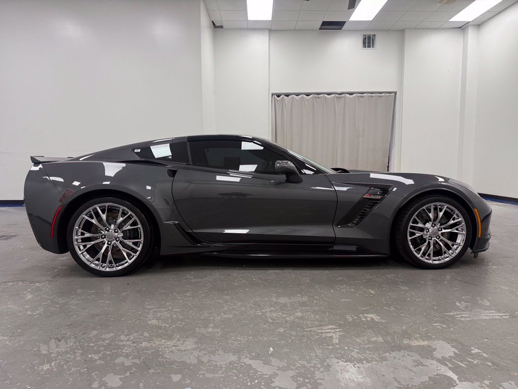 Used 2017 Chevrolet Corvette Z06 w/ Chrome Badge Package RWD image 8