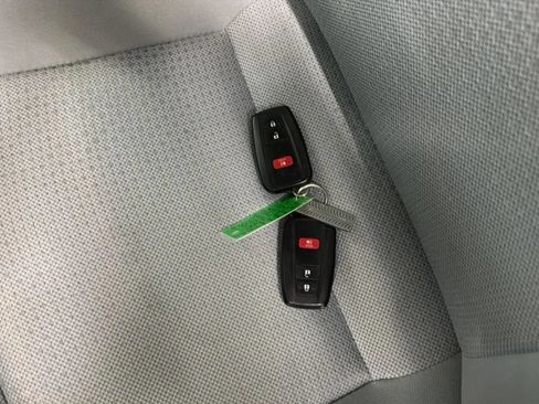 Used 2022 Toyota Prius LE FWD image 22