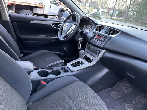 Used 2015 Nissan Sentra S image 9