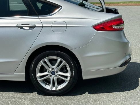 Used 2018 Ford Fusion SE w/ Fusion SE Technology Package FWD image 40