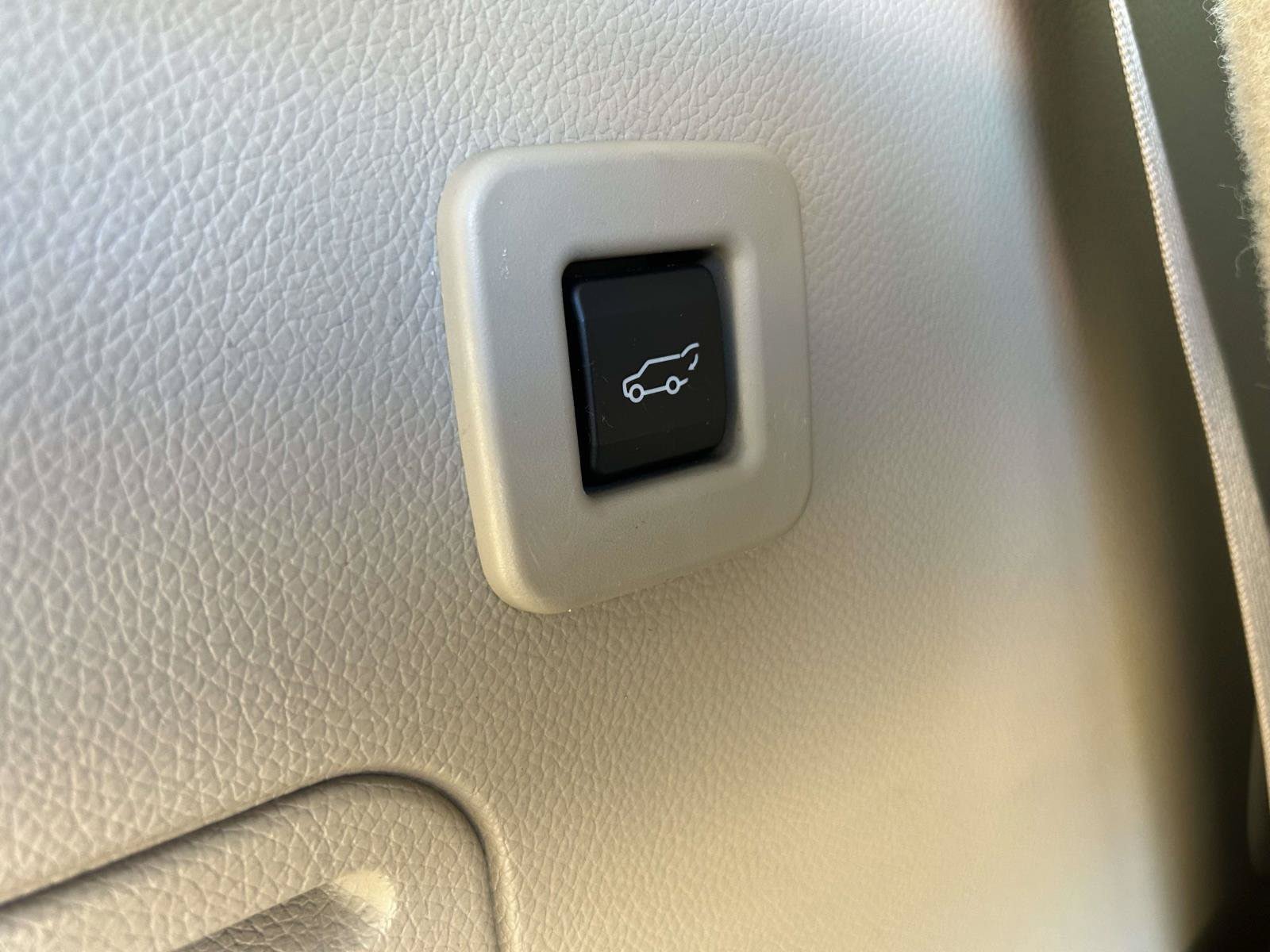 Used 2014 Lincoln Navigator 2WD image 15
