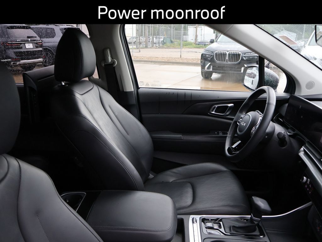 Used 2025 Kia Carnival SX FWD image 11