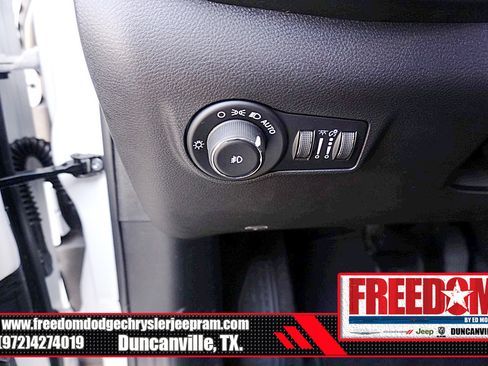 New 2026 Jeep Compass Latitude image 27