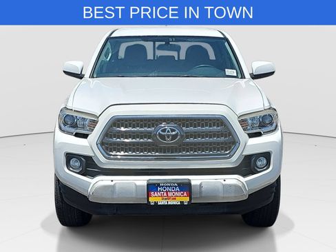 Used 2017 Toyota Tacoma SR5 RWD image 2