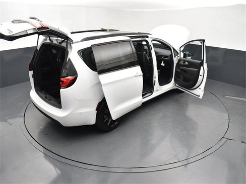 Used 2024 Chrysler Pacifica Limited w/ S Appearance Package image 24