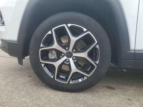 Used 2025 Jeep Compass Limited AWD/4WD image 7