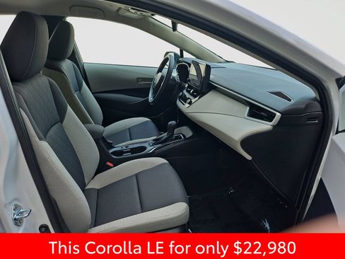 Used 2025 Toyota Corolla LE FWD image 17