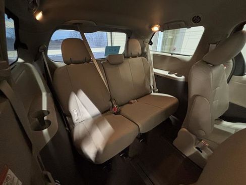 Used 2017 Toyota Sienna XLE w/ XLE Navigation Package image 21