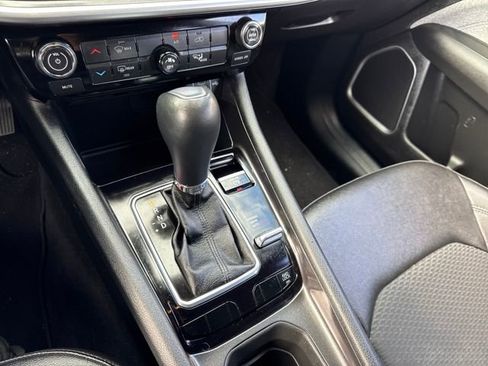 Used 2024 Jeep Compass Latitude image 14