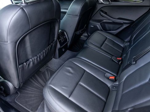 Used 2021 Porsche Macan AWD/4WD image 47