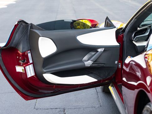 Used 2024 Ferrari SF90 Spider image 47