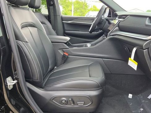 New 2025 Jeep Grand Cherokee L Limited w/ Black Appearance Package image 7