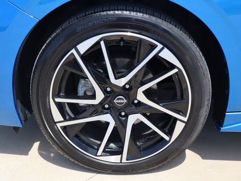 Used 2024 Nissan Sentra SR w/ SR Premium Package FWD image 24