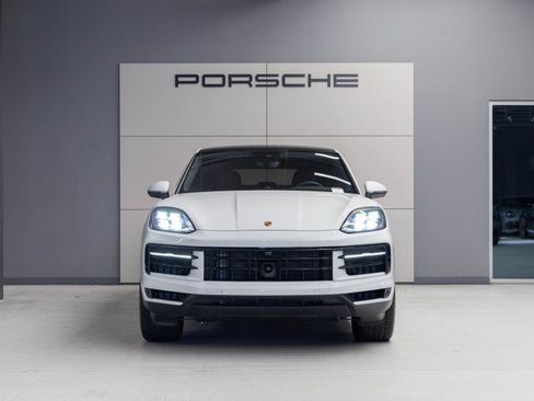 Certified 2025 Porsche Cayenne Coupe image 11