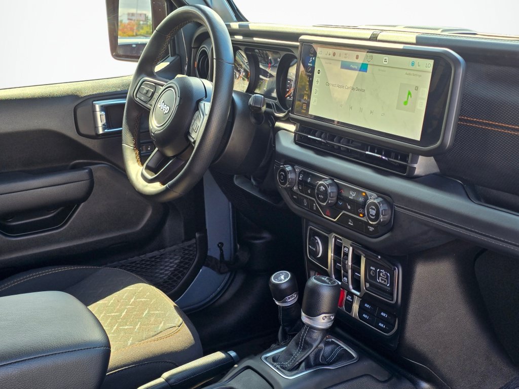 Used 2025 Jeep Gladiator Mojave w/ Convenience Group AWD/4WD image 25