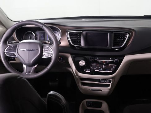 Used 2023 Chrysler Voyager LX FWD image 28