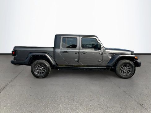 Certified 2024 Jeep Gladiator Sport AWD/4WD image 8