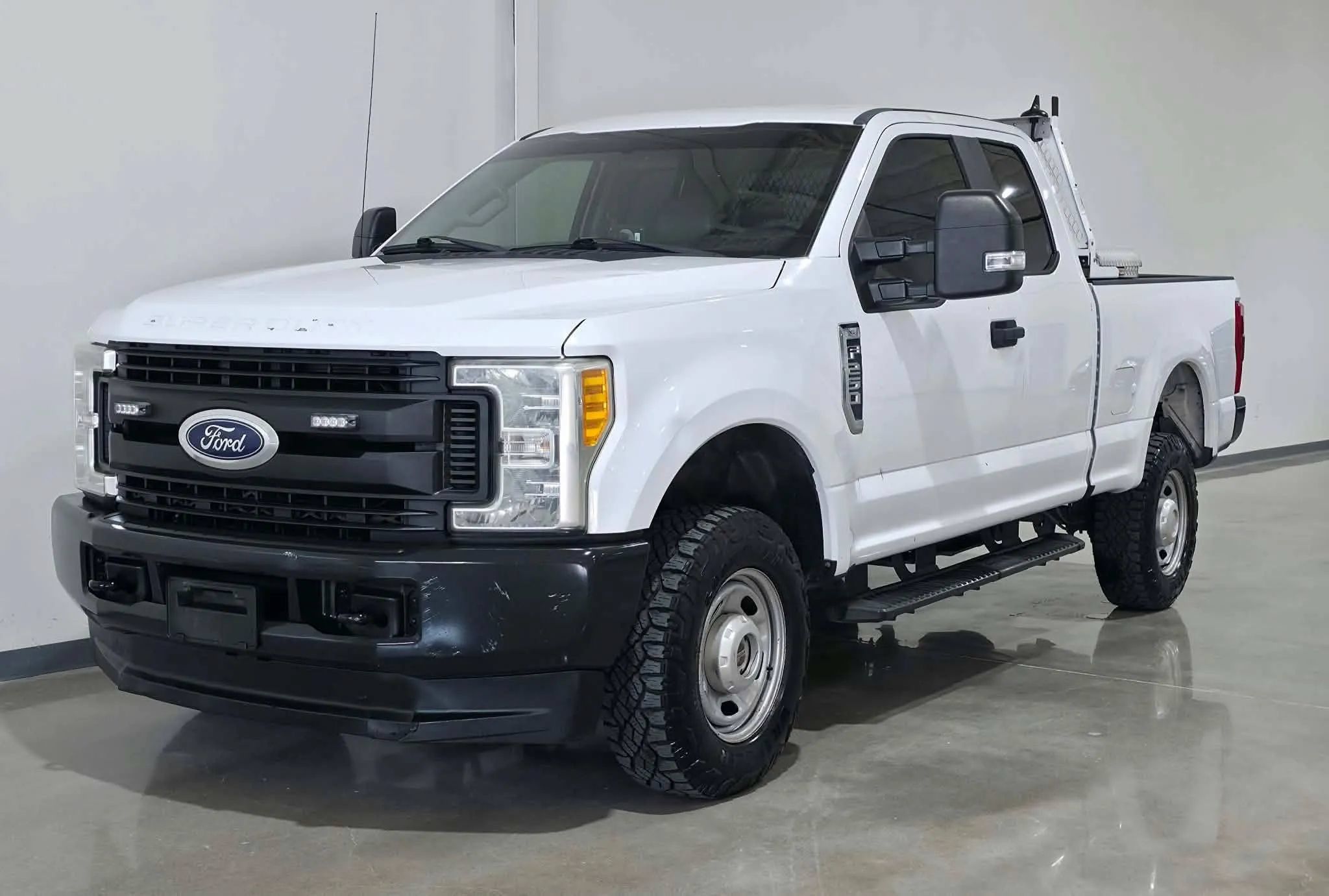 Used 2017 Ford F250 XL w/ Power Equipment Group AWD/4WD image 8