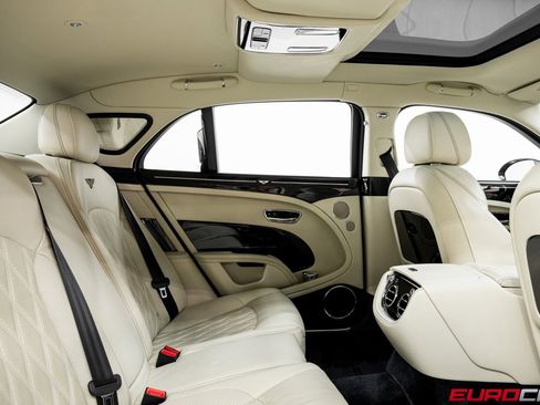 Used 2020 Bentley Mulsanne image 31