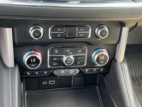 Used 2024 GMC Yukon XL SLT w/ SLT Luxury Package AWD/4WD image 33