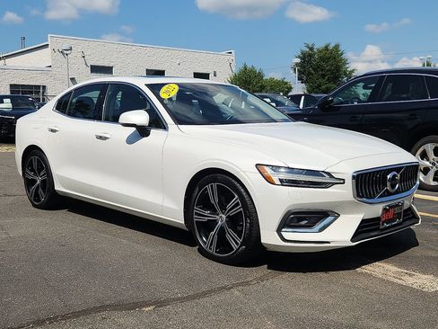 Used 2022 Volvo S60 B5 Inscription w/ Climate Package FWD image 2