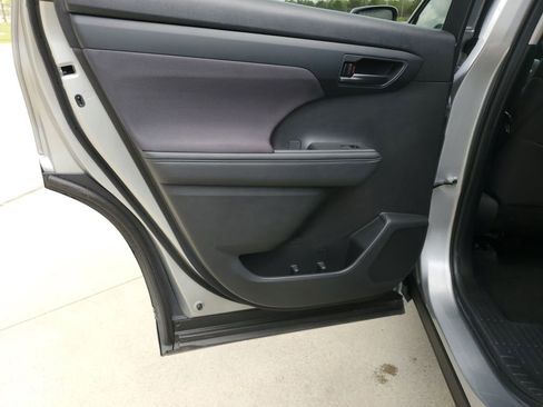 Used 2024 Toyota Highlander Limited image 8