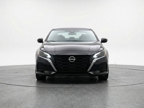 Used 2025 Nissan Altima 2.5 SV image 2