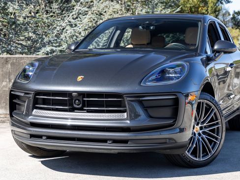 Certified 2023 Porsche Macan AWD/4WD image 7