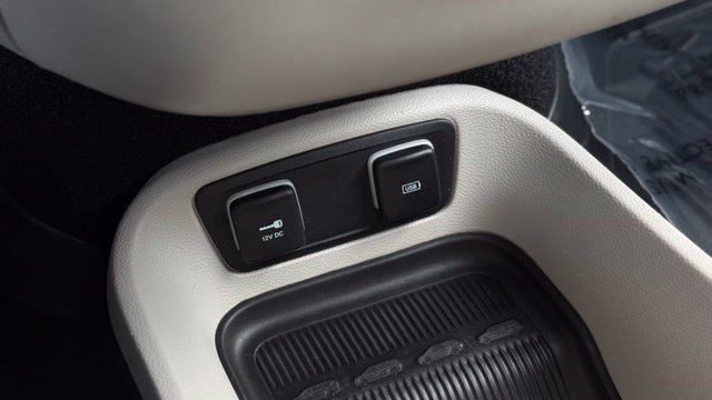 Used 2019 Chrysler Pacifica Touring-L FWD image 34