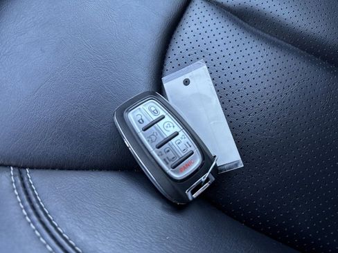 Used 2023 Chrysler Pacifica Touring-L image 31