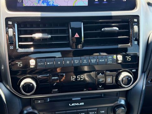 Used 2022 Lexus GX 460 Luxury w/ Accessory Package AWD/4WD image 35