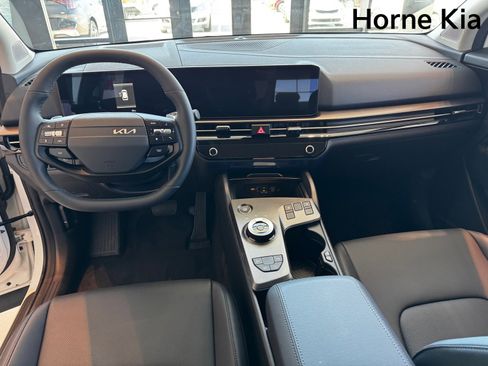 New 2026 Kia Sportage EX image 12