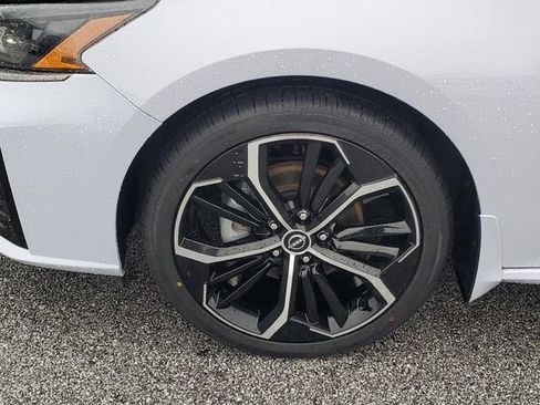 Certified 2023 Nissan Altima 2.5 SR w/ SR Premium Package image 10