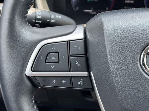 Used 2025 Toyota Highlander Limited AWD/4WD image 11