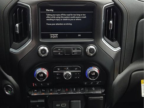 Used 2021 GMC Sierra 1500 AT4 w/ AT4 Preferred Package AWD/4WD image 11