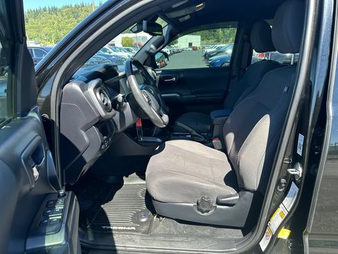 Used 2018 Toyota Tacoma TRD Off-Road AWD/4WD image 13