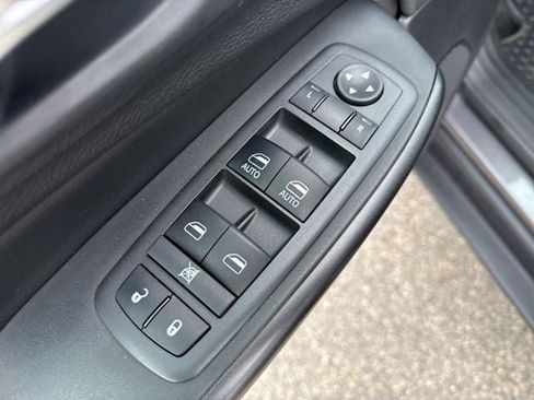 Used 2019 Jeep Cherokee Trailhawk w/ Comfort/Convenience Group AWD/4WD image 22