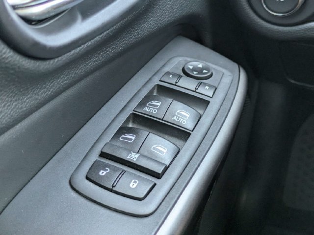 Used 2019 Jeep Cherokee Latitude Plus FWD image 23